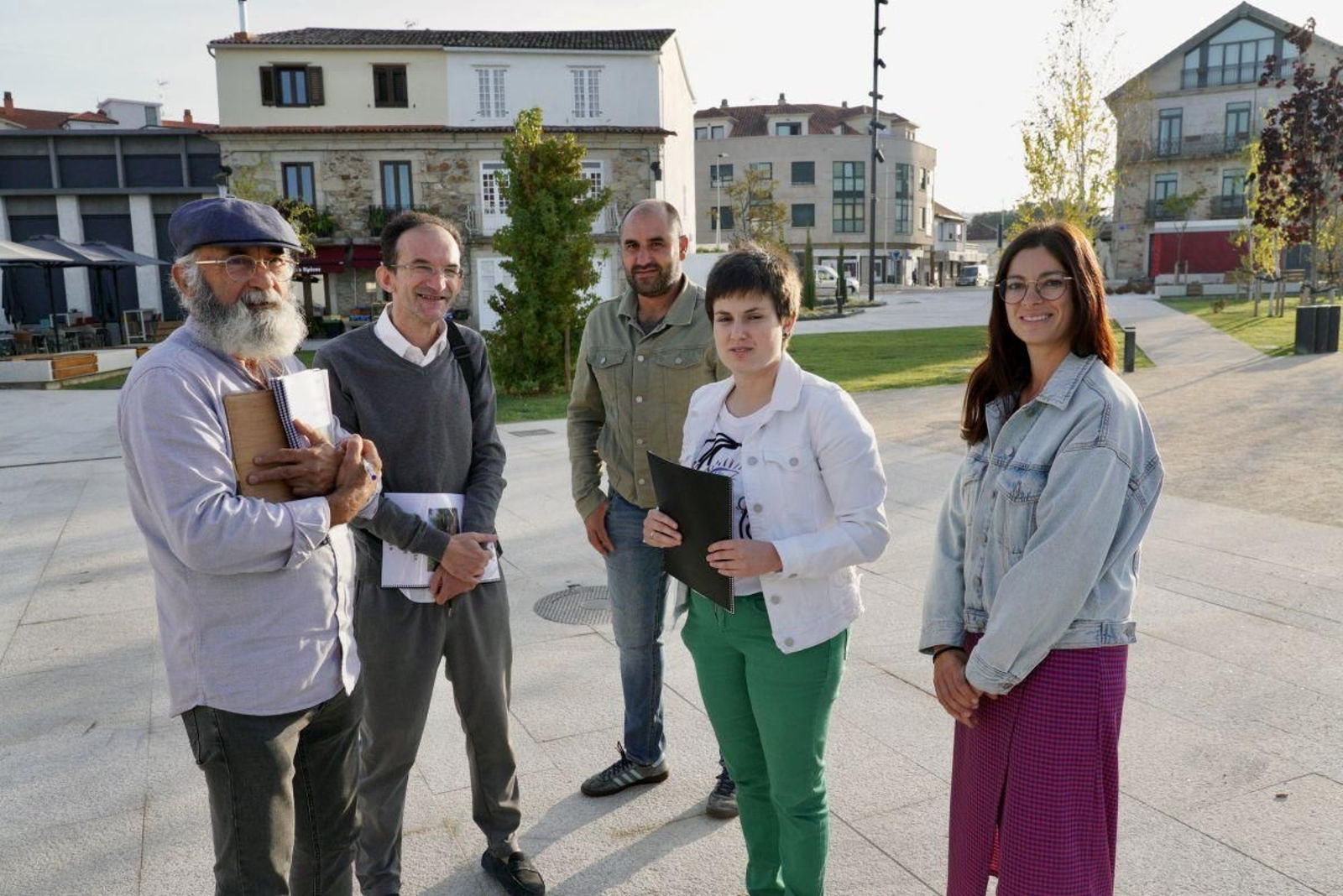 La alcaldesa con la delegación del certamen en la visita de ayer.