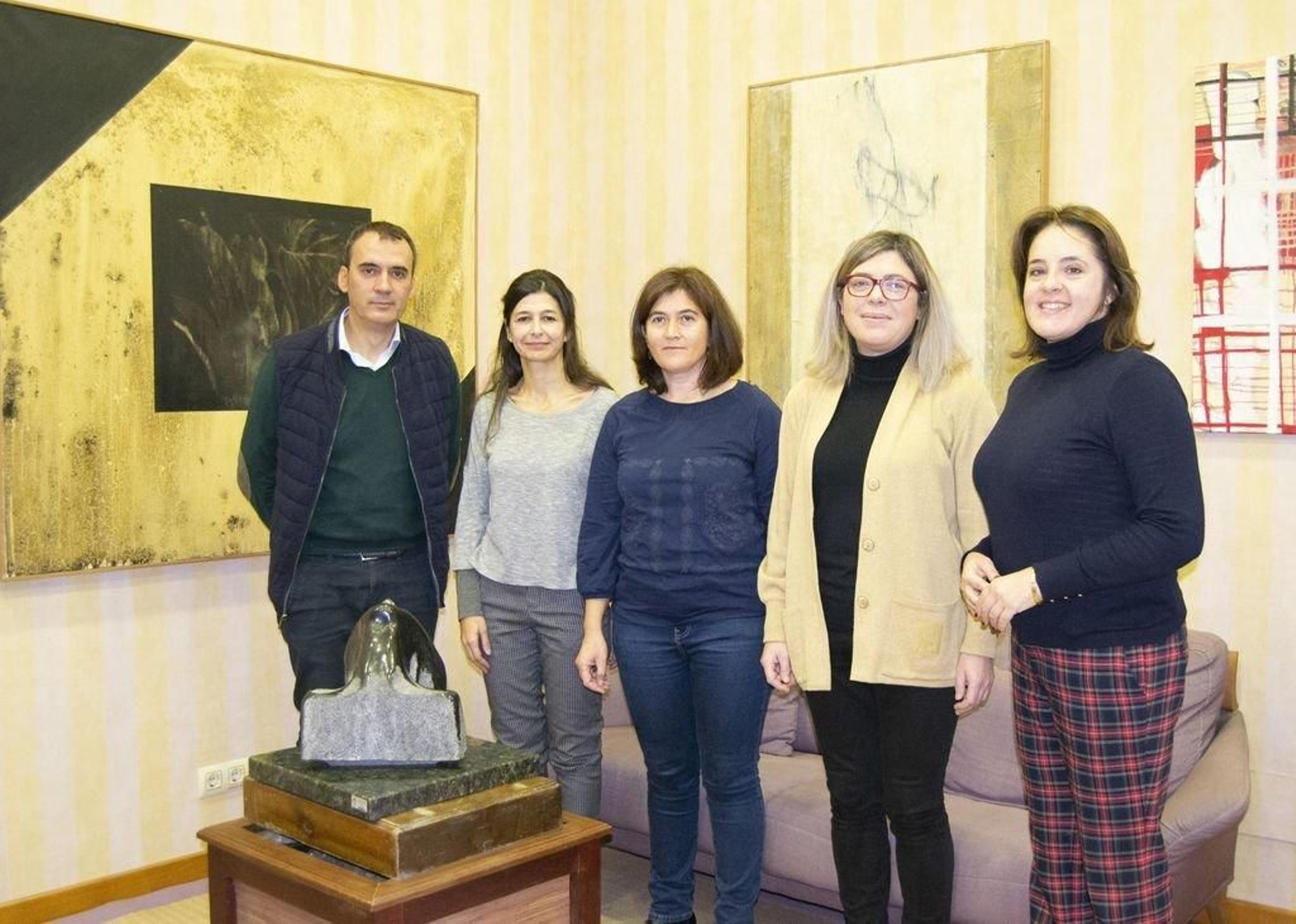 El alcalde, Enrique Cabaleiro, con las organizadoras en la presentación de las jornadas.