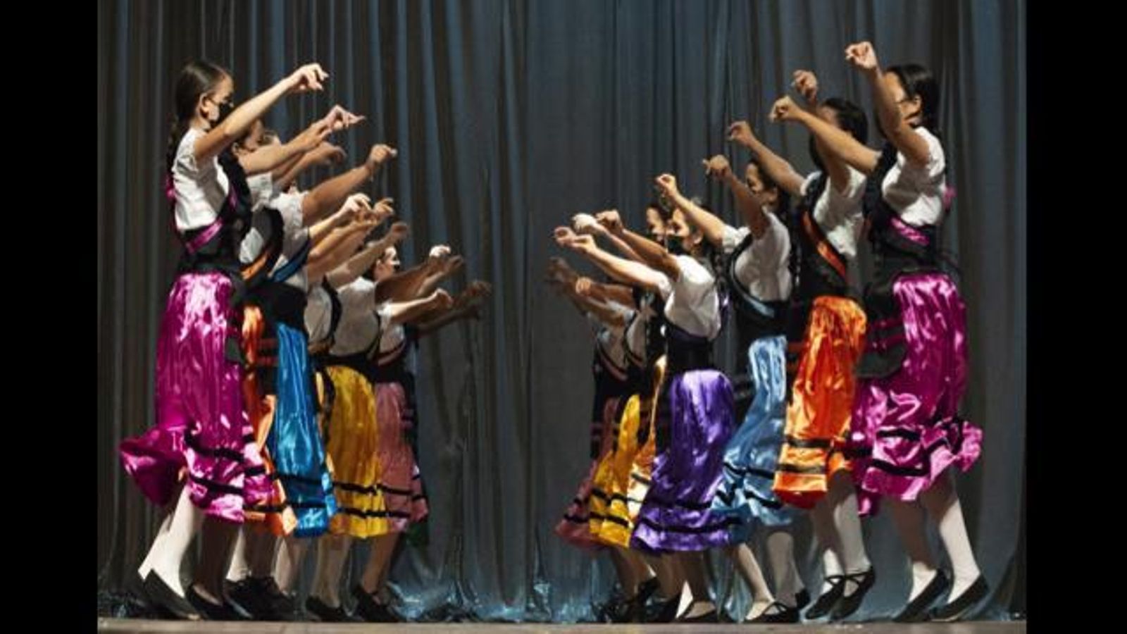 Cuerpo de baile participante en el Festival