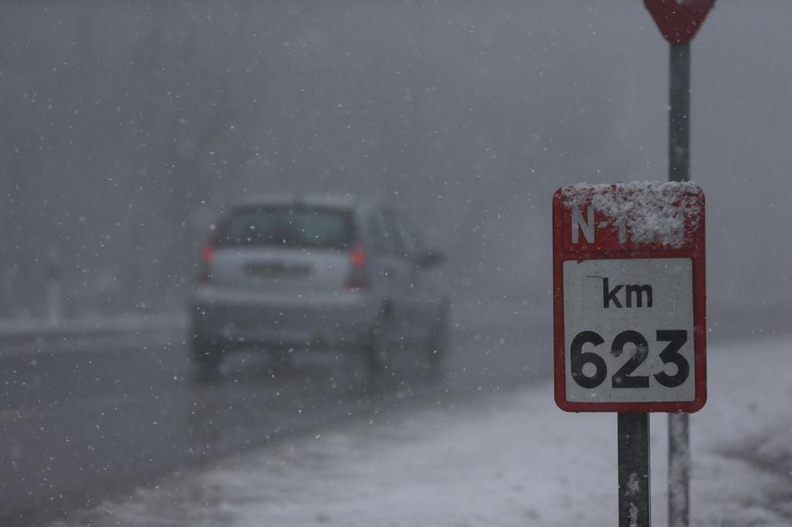 La nieve cubre el Alto de Fontefría // Alberte