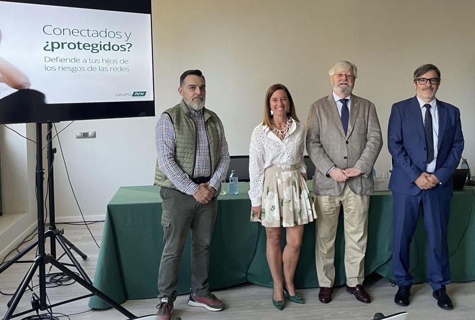 Los ponentes en la jornada de PSN sobre adolescentes y los riesgos de las redes sociales.