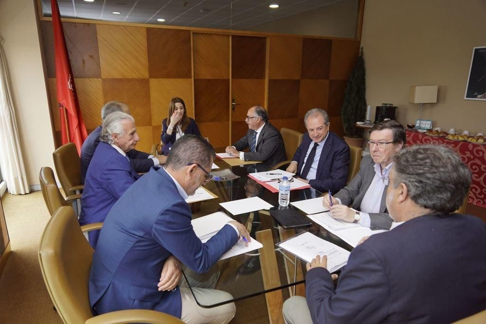 El patronato de Ifevi, presidido por la representante de la Consellería de Industria.
