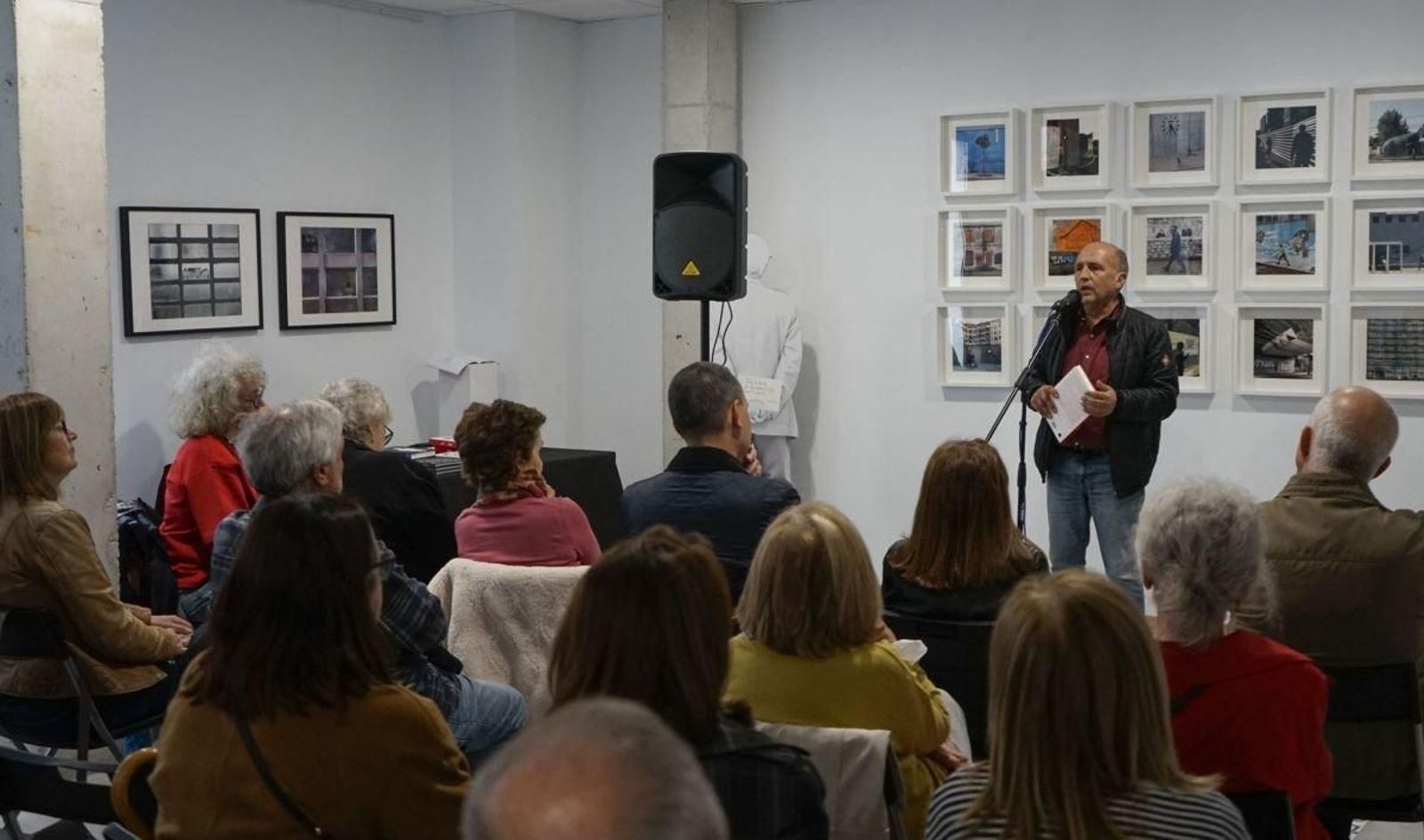 Xabier Romero dirigió ayer el homenaje por los 101 años del finado poeta Carlos Oroza.