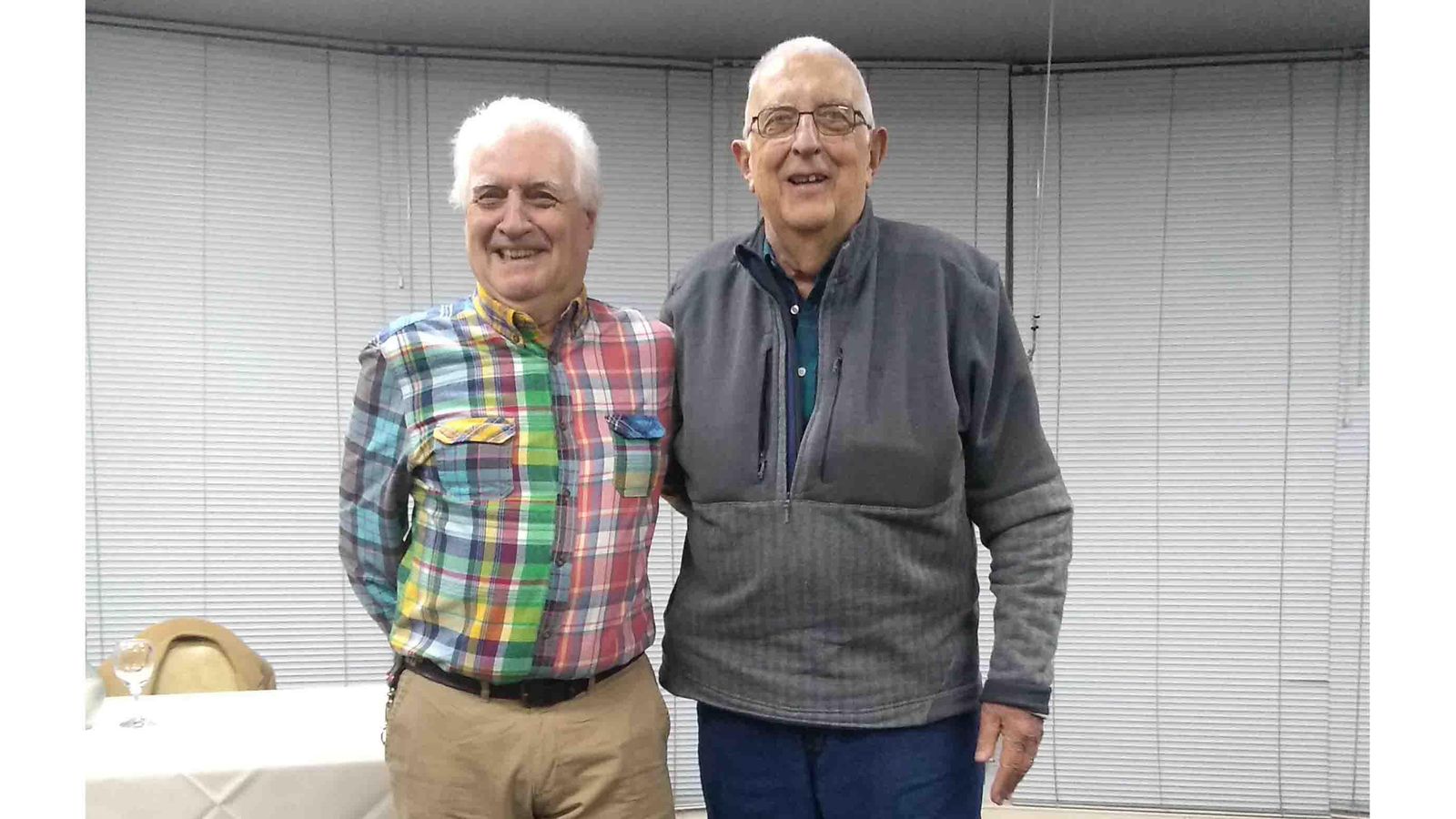Mario Aiscurri con el el vicepresidente del Centro Riojano Español, el Dr. Enrique Mora Llaría