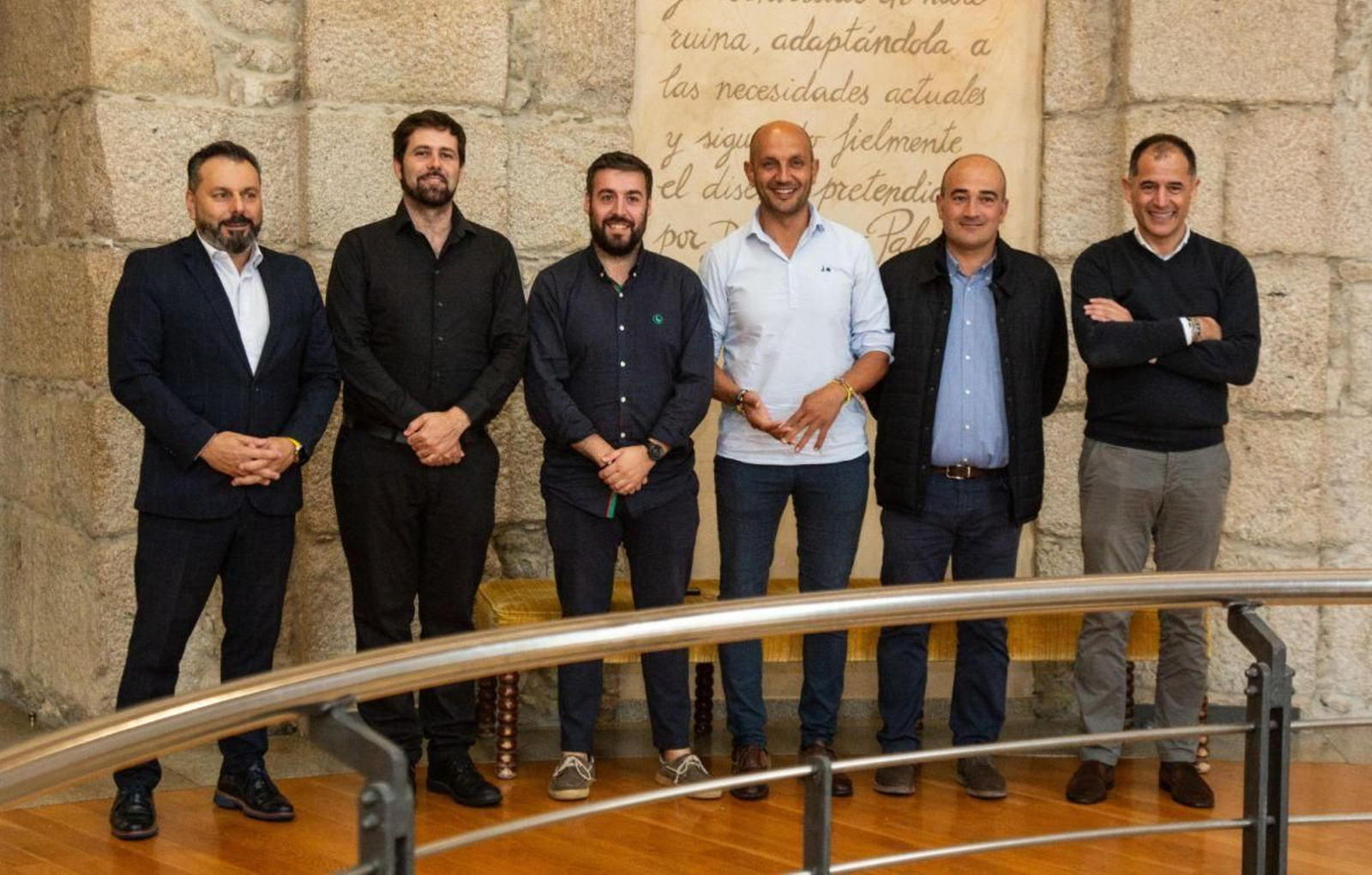 Alcalde Gondomar junto a Alvaro Bonet; alcaldes de Mondariz Balneario, Porriño, Mondariz y Ricardo Fuciños.