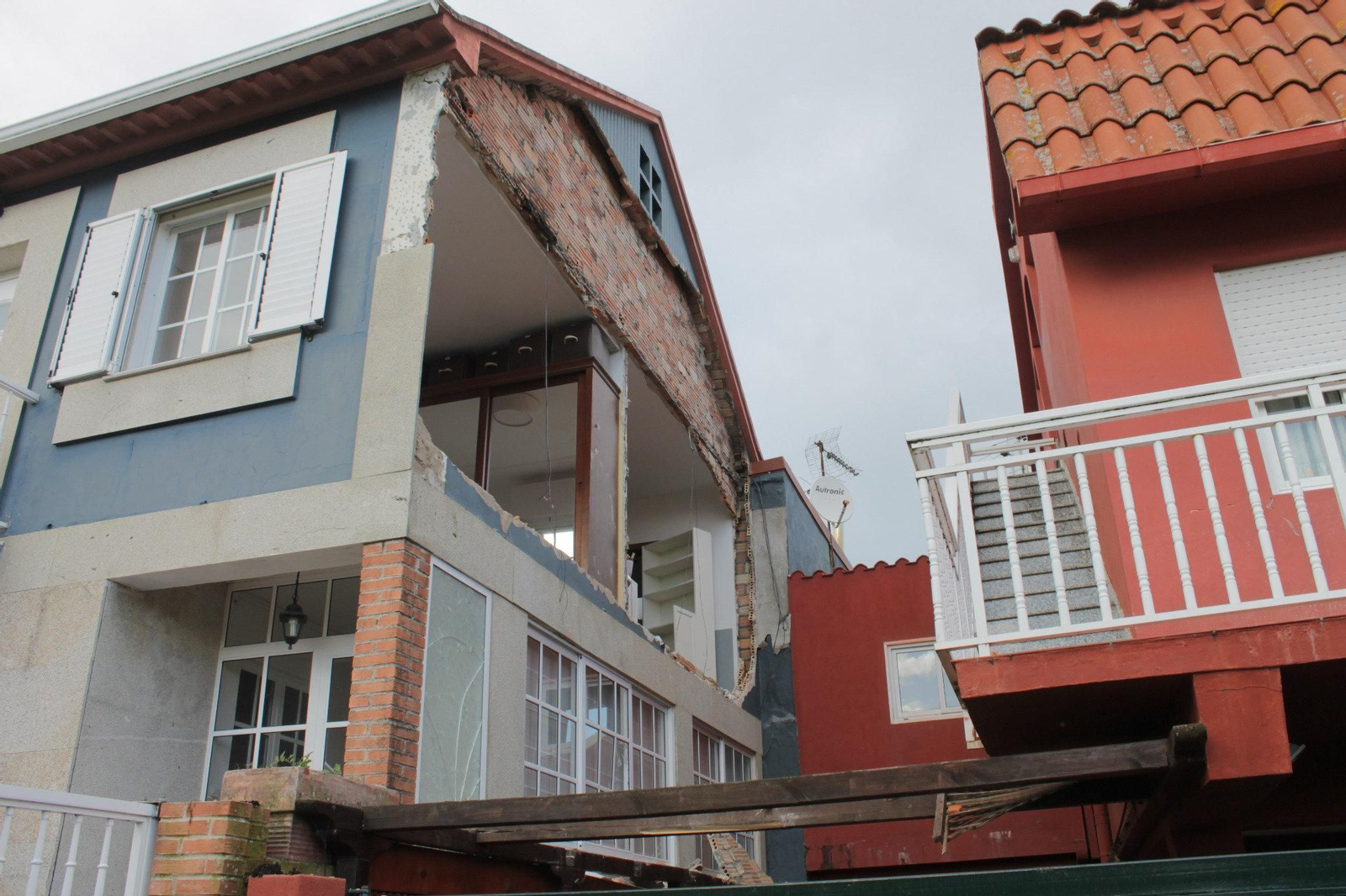 Una de las fachadas acabó completamente arrasada