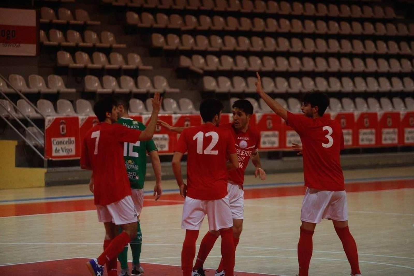 Los jugadores del Talleres ABC celebran un gol.