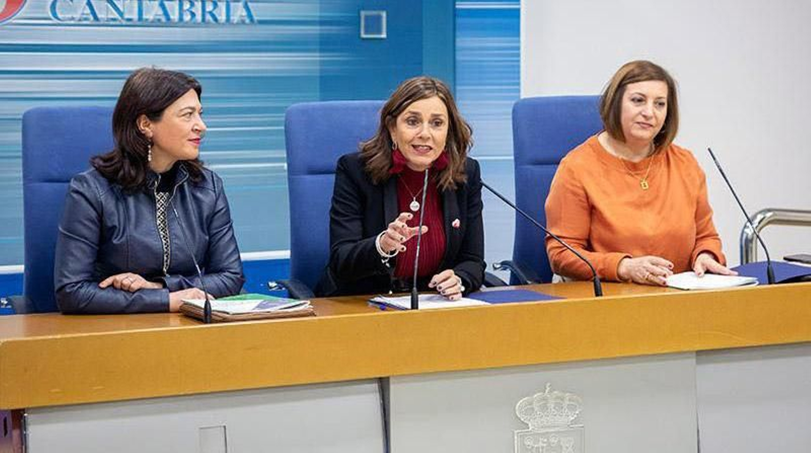 La directora general de Acción Exterior del Ejecutivo regional, Rosa Valdés, y la directora de la Oficina de Cantabria en Bruselas, Inma Valencia.