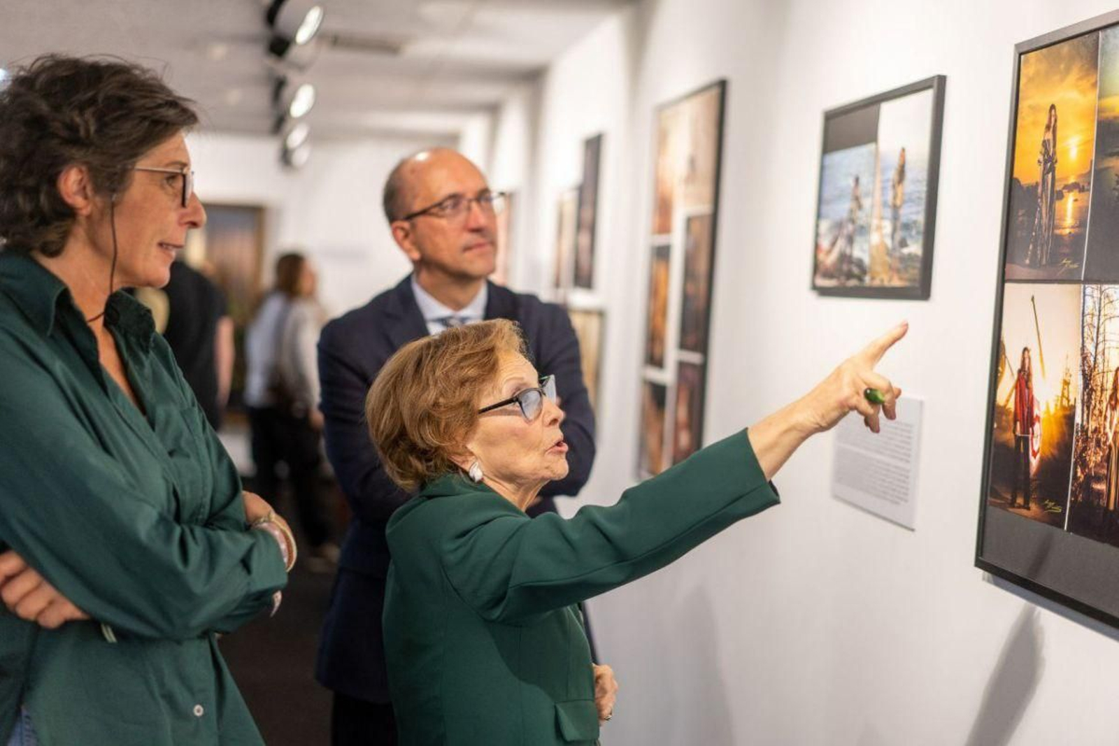 Mary Quintero, acompañada por Marta Lucio y Anxo Lorenzo en el Museo do Mar.