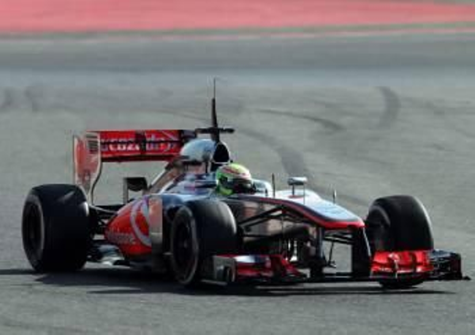 El mexicano Sergio Pérez, pilotando su McLaren. (Foto: TONI ALBIR)