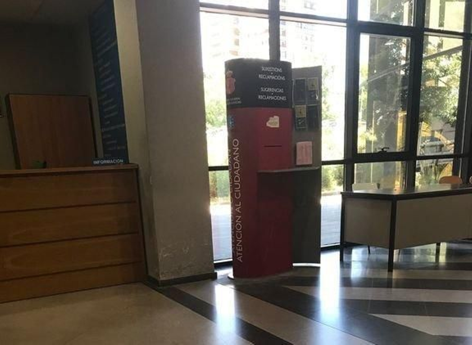 Uno de los buzones de quejas.