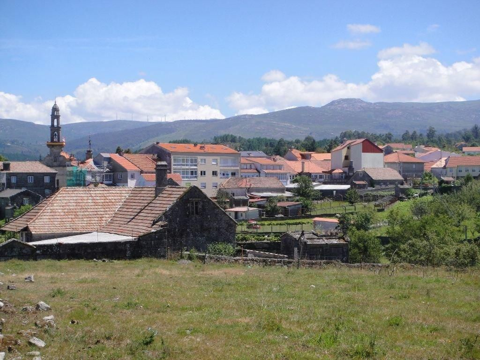 Fornelos, donde todas sus parroquias, salvo la capital del concello, tienen menos de 500 habitantes.