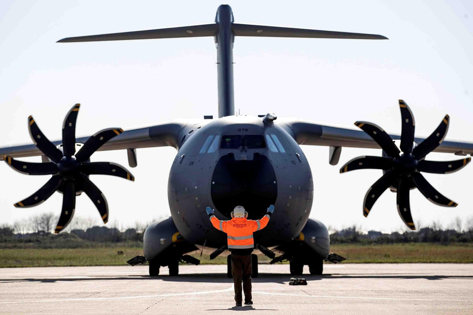 Avión que llegó a Italia desde Turquía con ayuda sanitaria. EFE/EPA/MASSIMO PERCOSSI