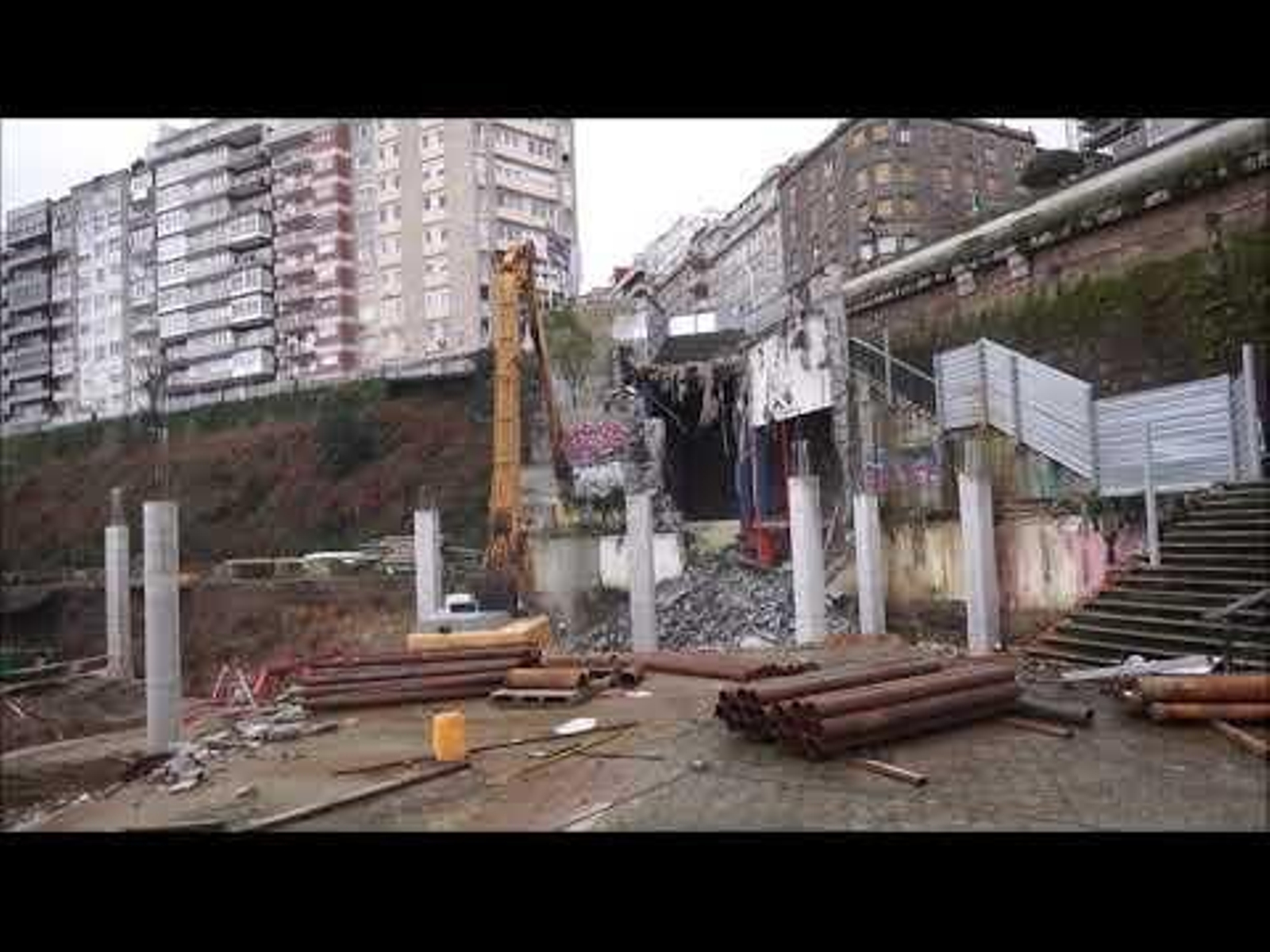 Comienza la demolición de las escaleras ente la estación de urzaiz y Via Norte