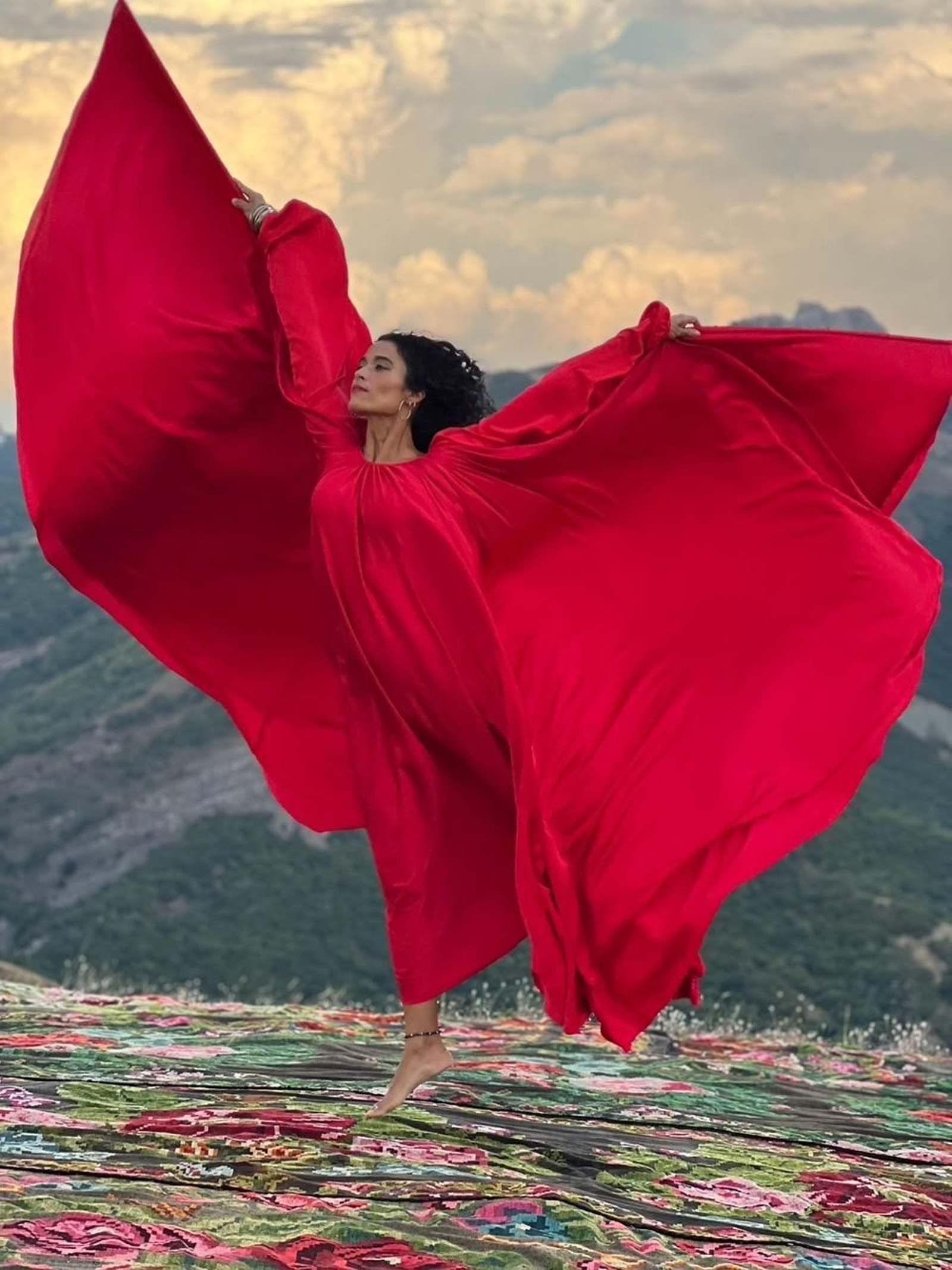 “Amor de flores” es un viaje múltiples influencias musicales