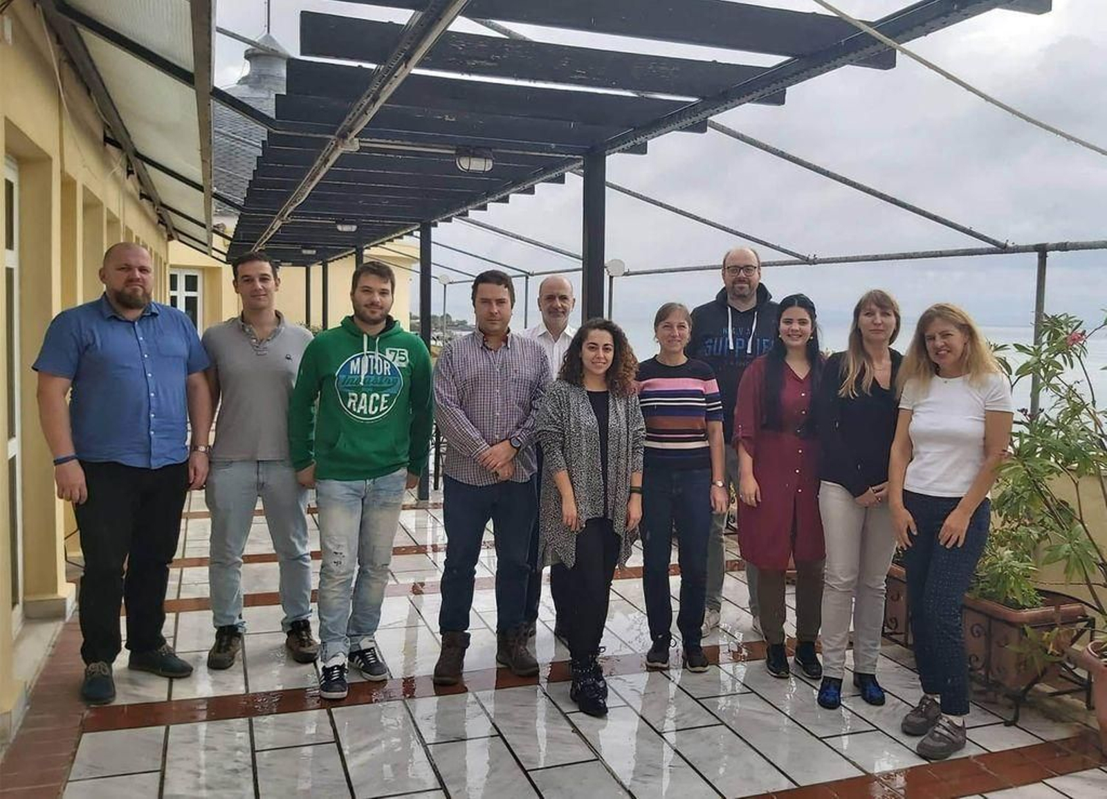 Manuel Caeiro, cuarto por la izquierda, durante la presentación del lanzamiento del proyecto, hace unos meses en Grecia.