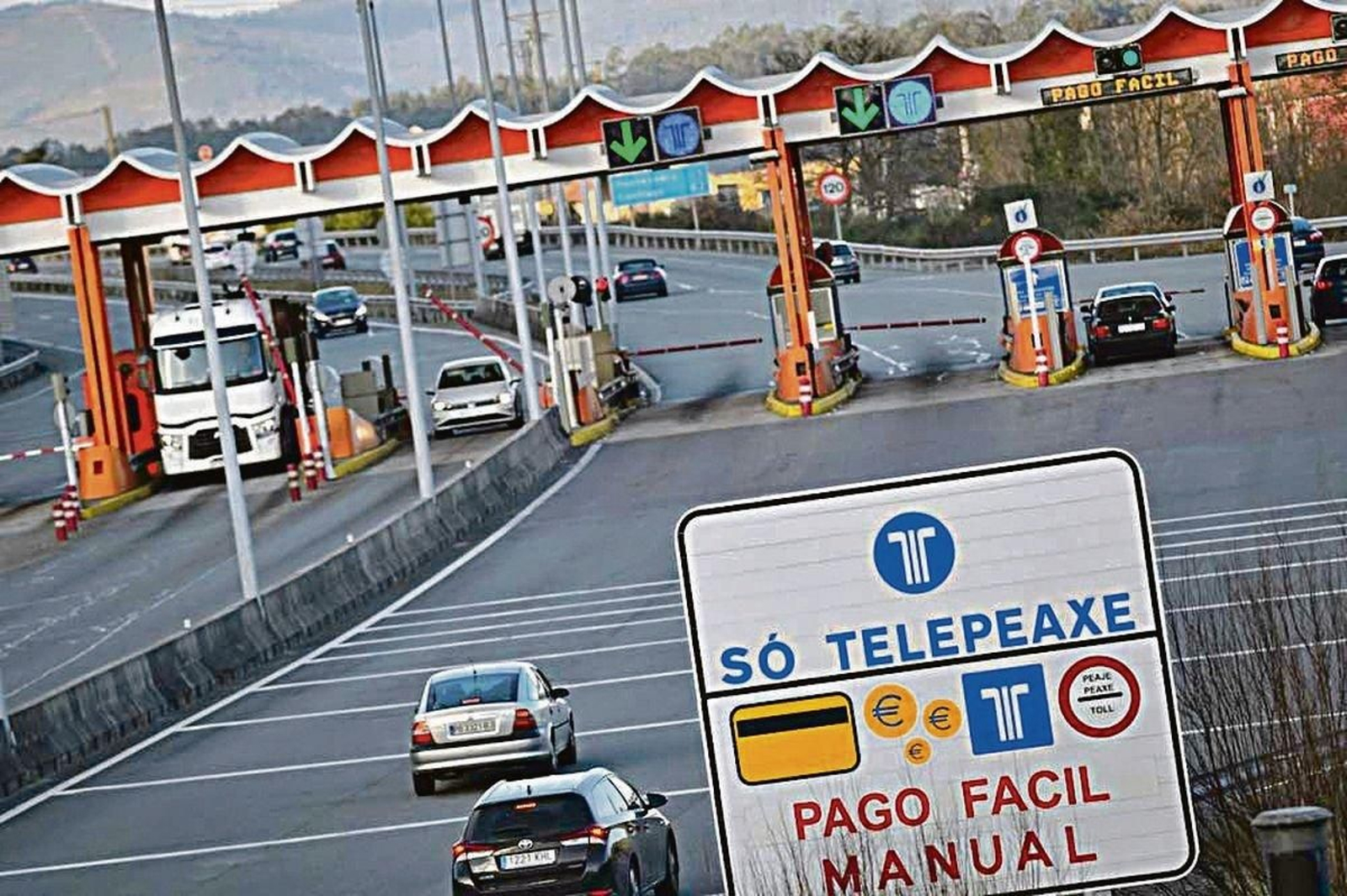 Cabinas de peaje en un tramo de la AP-9, gestionada por Audasa.