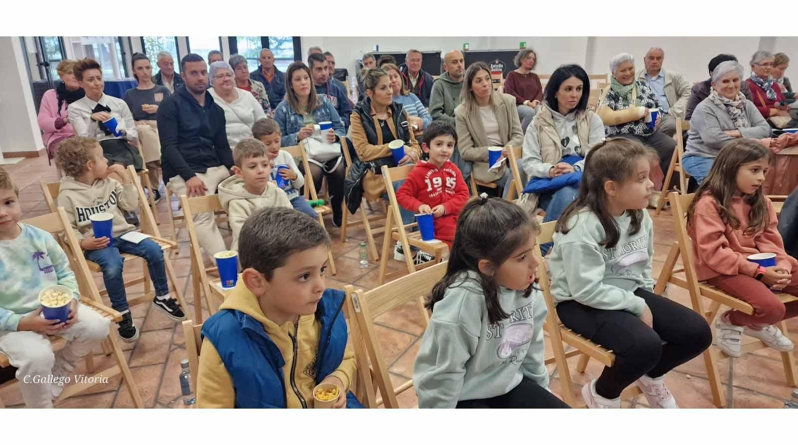 Imagen de la proyección de 'Valentina' en el Centro Gallego en Álava