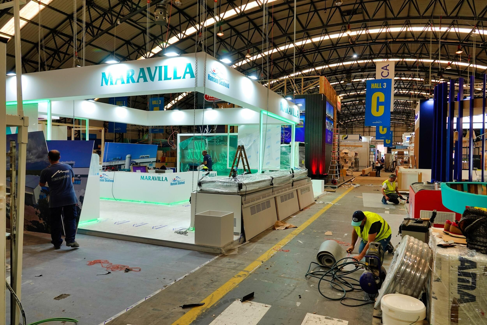 Montaje de la feria de Conxemar en el Ifevi.