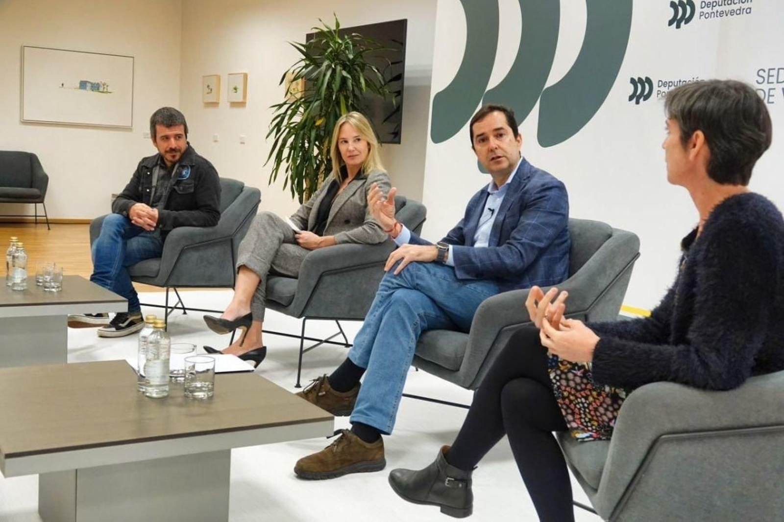 Fon Cortizo, de CREA; Marta Fernández Tapias, Jacobo Sutil e Araceli Gonda, de DAMA.