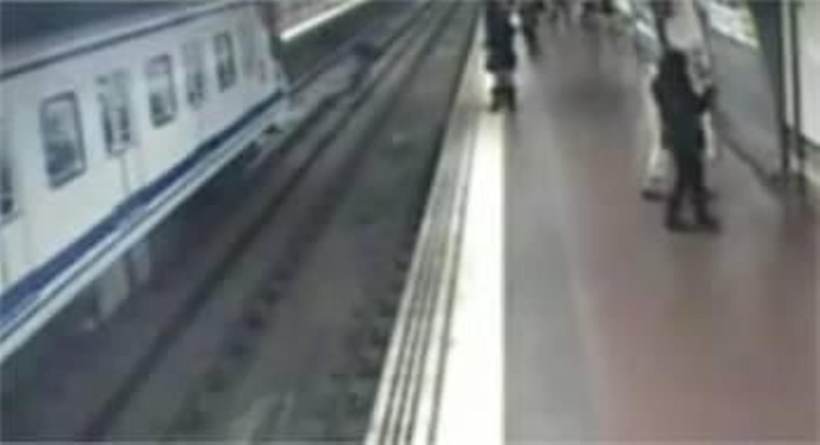 Imagen de una de las cámaras de seguridad tomada en el momento en que se produjo el rescate. (Foto: ARCHIVO)