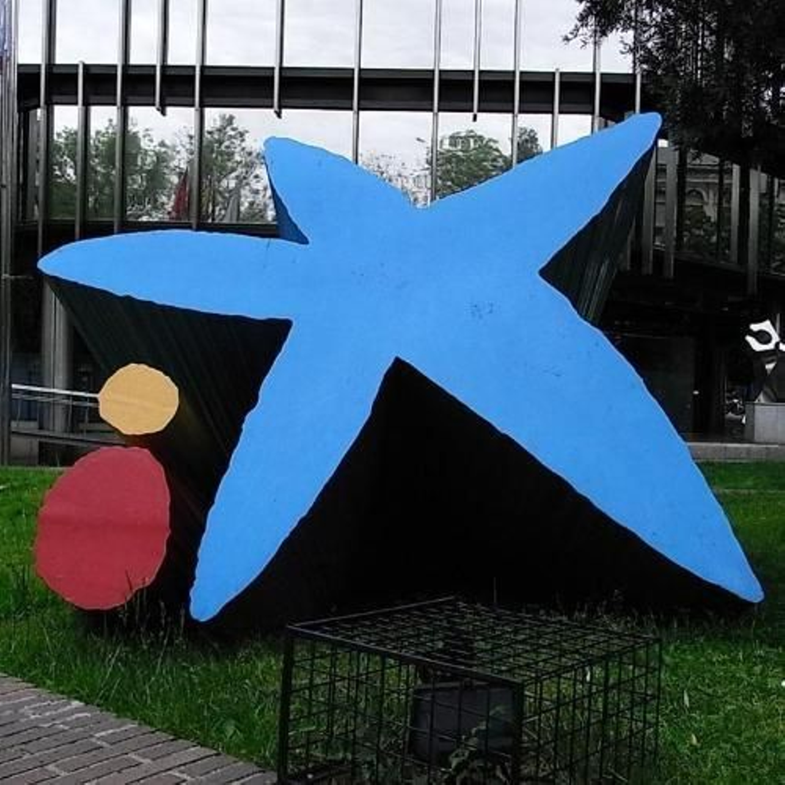 Detalle del logotipo de La Caixa.