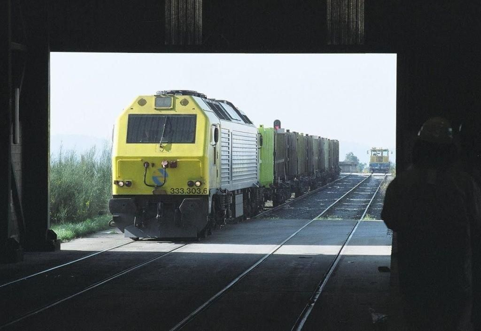El tren de mercancías de Guixar a la planta de Sogama, en Cerceda, con la basura de Vigo.