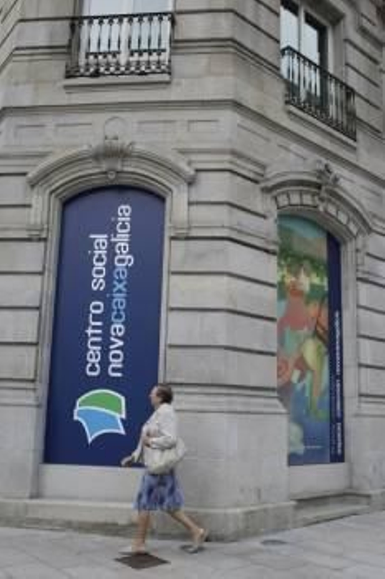 El centro social de Vigo es una de las más de noventa instalaciones de Novacaixagalicia.