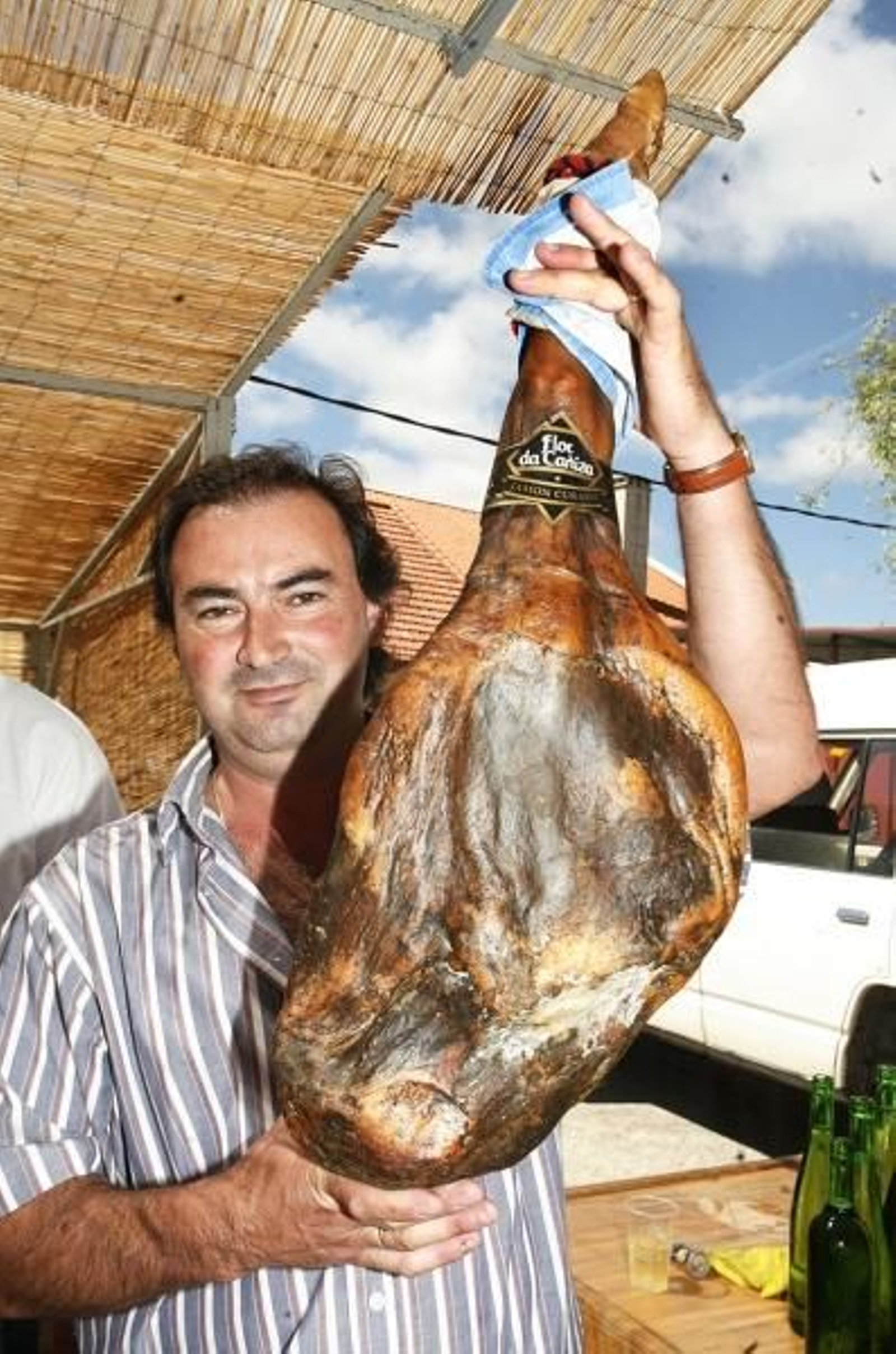 Desde primera hora de la mañana vecinos y turistas se acercaron a la Plaza Mayor para degustar el producto con más renombre de A Cañiza.