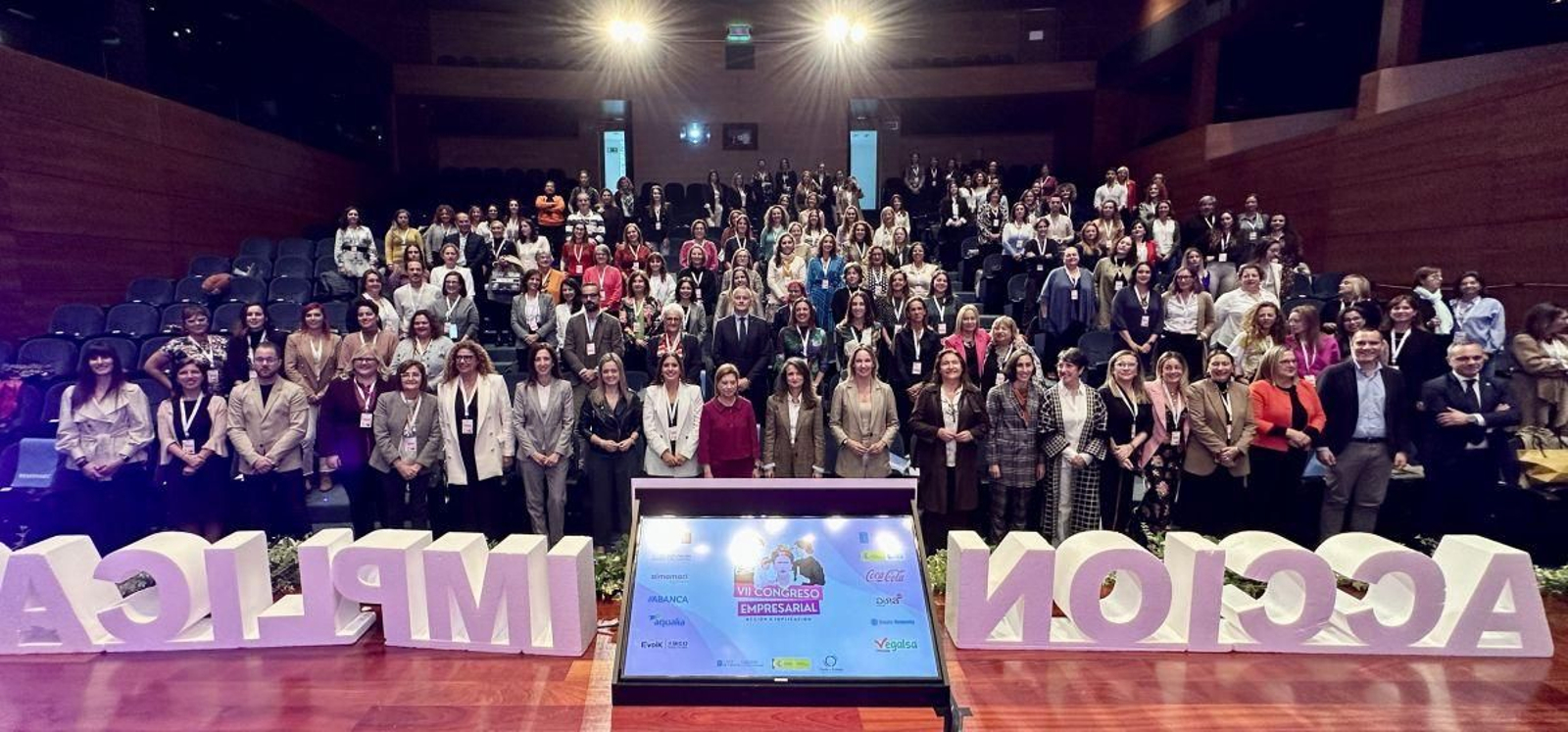Foto de familia del Congreso Empresarias Galicia, que celebró su séptima edición en el centro Afundación de Vigo.