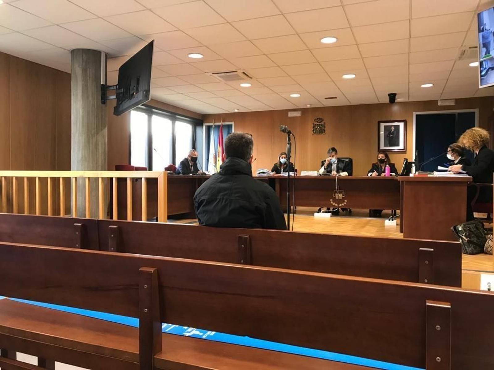 El entrenador acusado de abusos sexuales, en el banquillo.