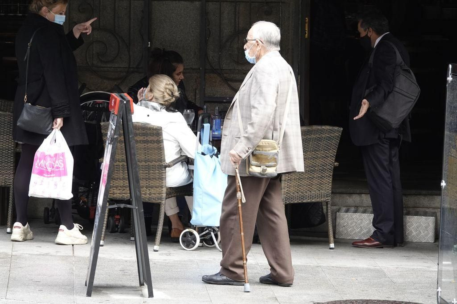 El colectivo propone una comisión en el Parlamento para analizar los errores de la primera ola con los mayores.