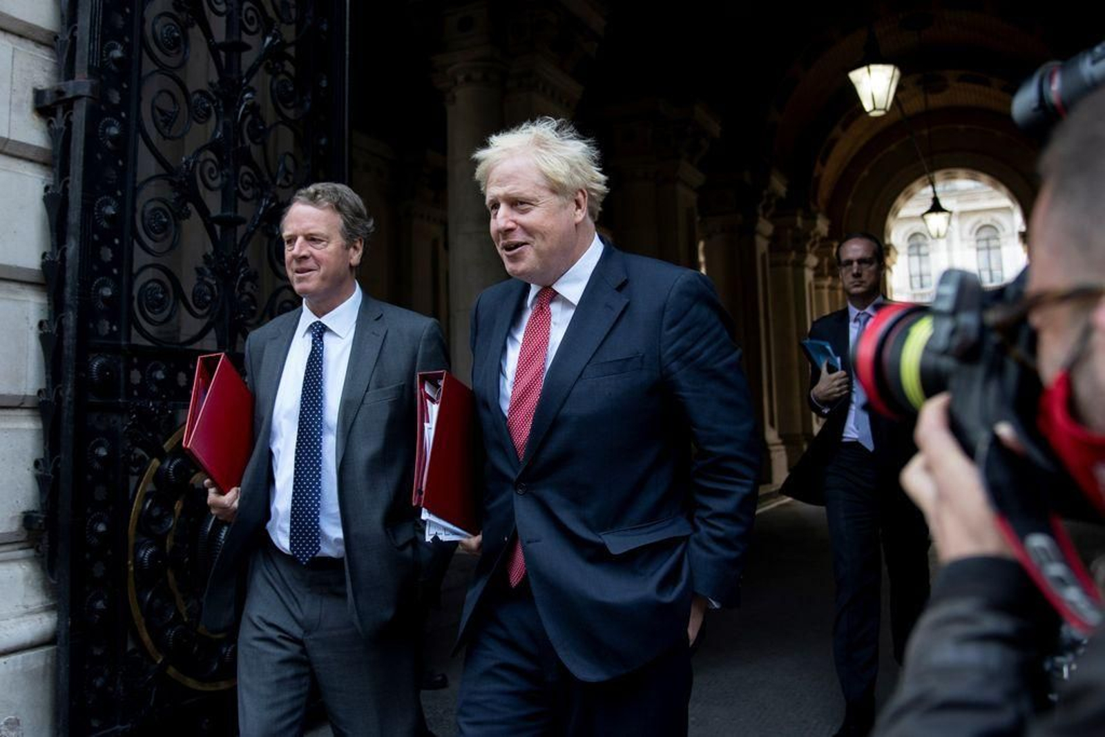 El secretario de Estado en Escocia, Alister Jack, y el primer ministro británico Boris Johnson.