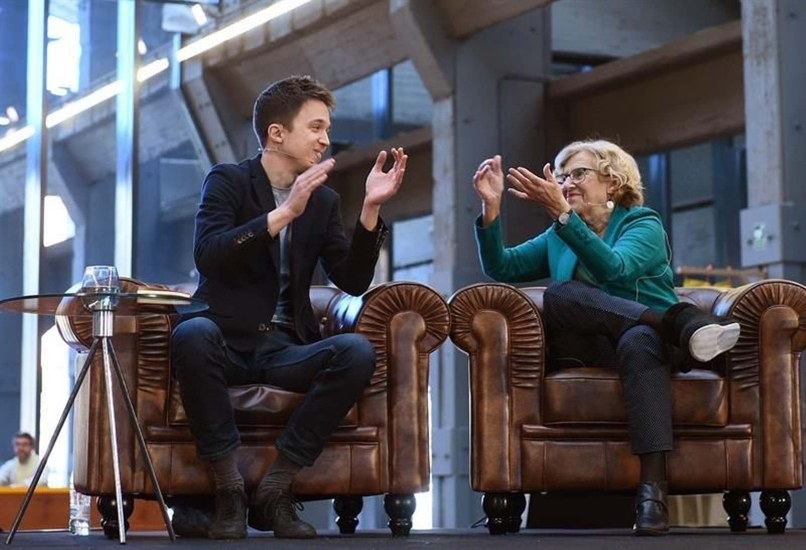 La alcaldesa de Madrid, Manuela Carmena (d), e Íñigo Errejón (i)