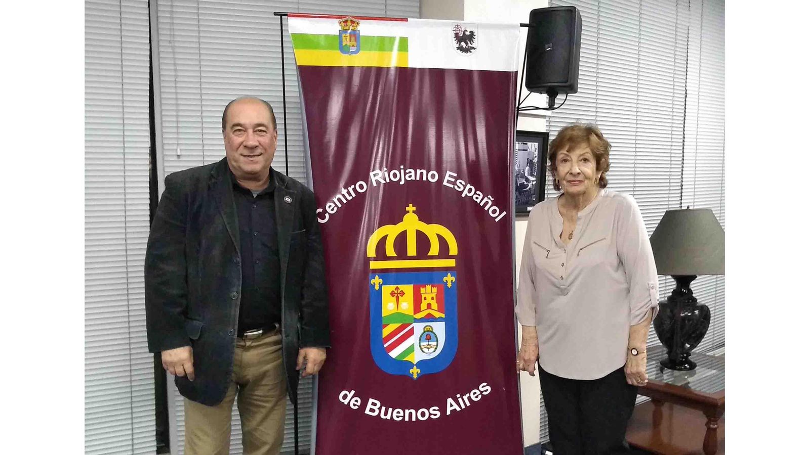 Pedro Luis Valenciana Moreno, presidente del Centro Riojano de Buenos Aires, con María Teresa Armas
