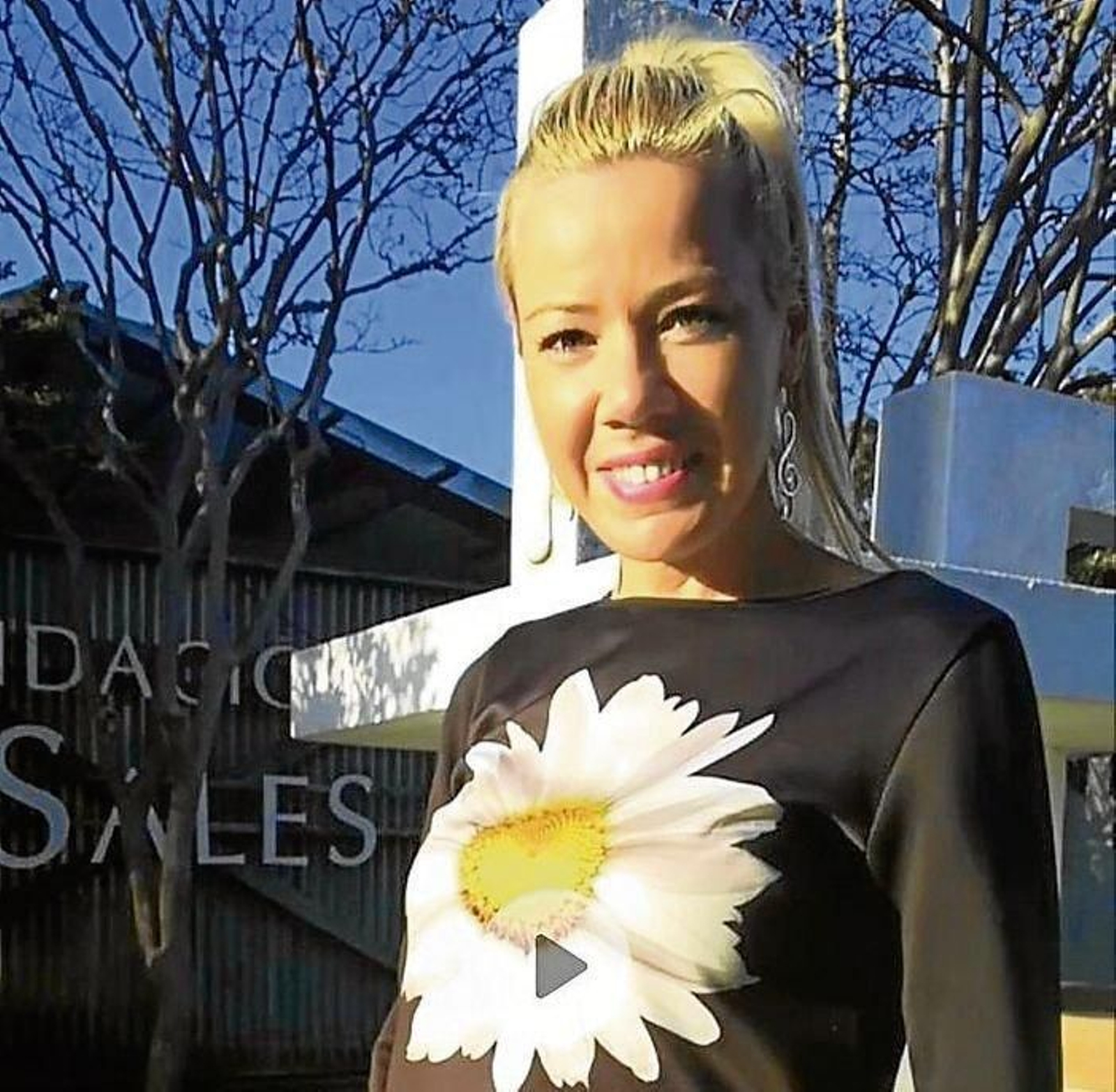 nnn La Fundación Sales  acogió un desfile organizado por la blogger y colaboradora de televisión, Raquel Gamallo, de “mividaentretelas”. Las modelos mostraron diseños de creadores locales tanto en ropa y lencería como en complementos en joyería.n