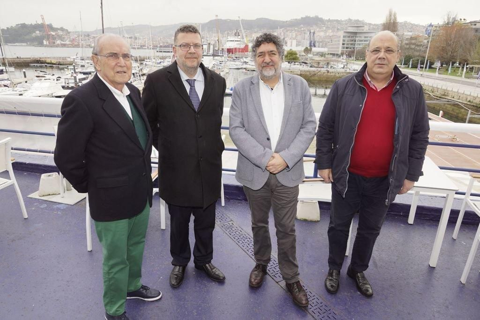Rafael Tapias, del Real Club Náutico; Ignacio Pérez, de la Fundación Coral Casablanca; Juan Carlos Rodríguez, de Afaga y Óscar Villar, director de la coral.