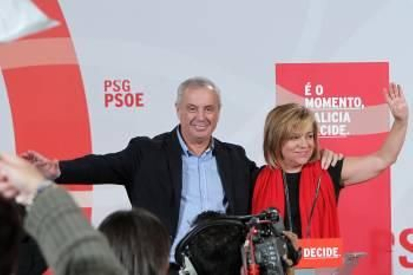 Pachi Vázquez y Elena Valenciano, en un acto de campaña de los socialistas gallegos. (Foto: ARCHIVO)