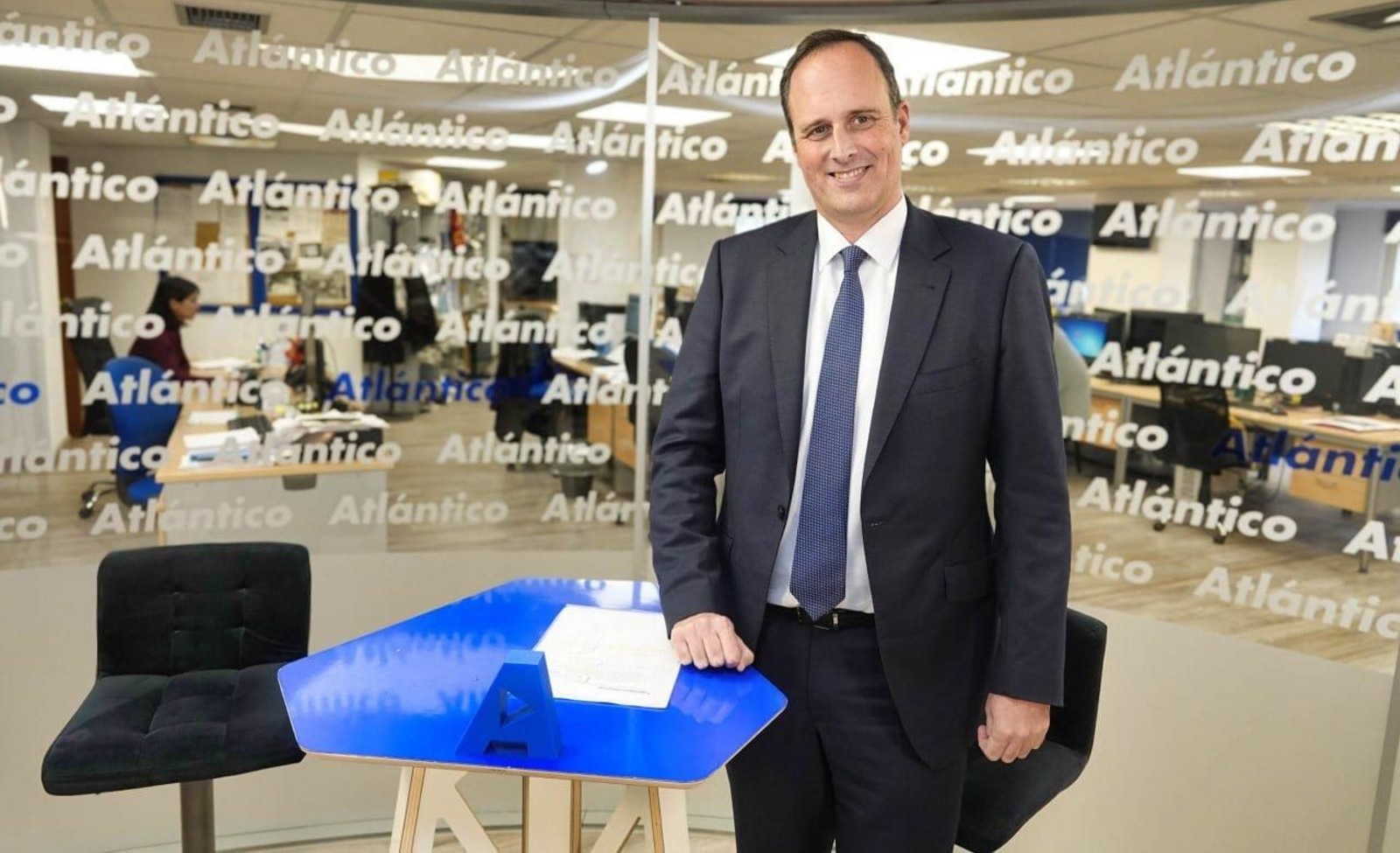 Carlos Botana en el set de AtlánticoTV.