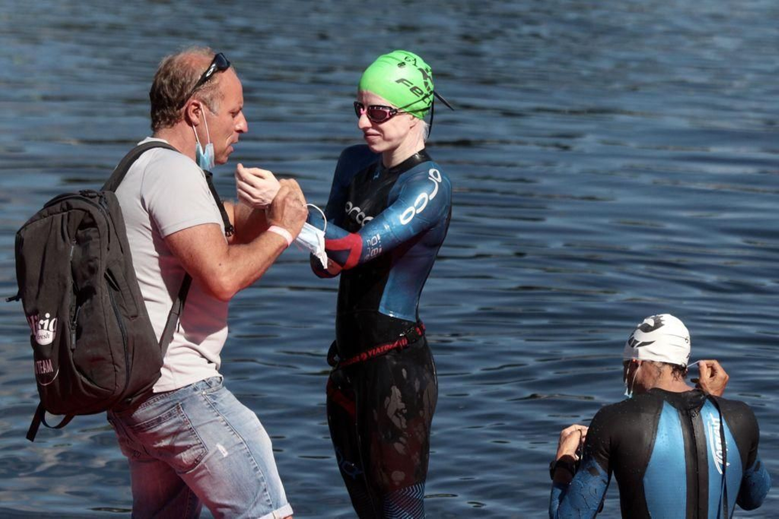 La triatleta viguesa, en plena preparación previa a la prueba, unos instantes antes de tomar la salida.