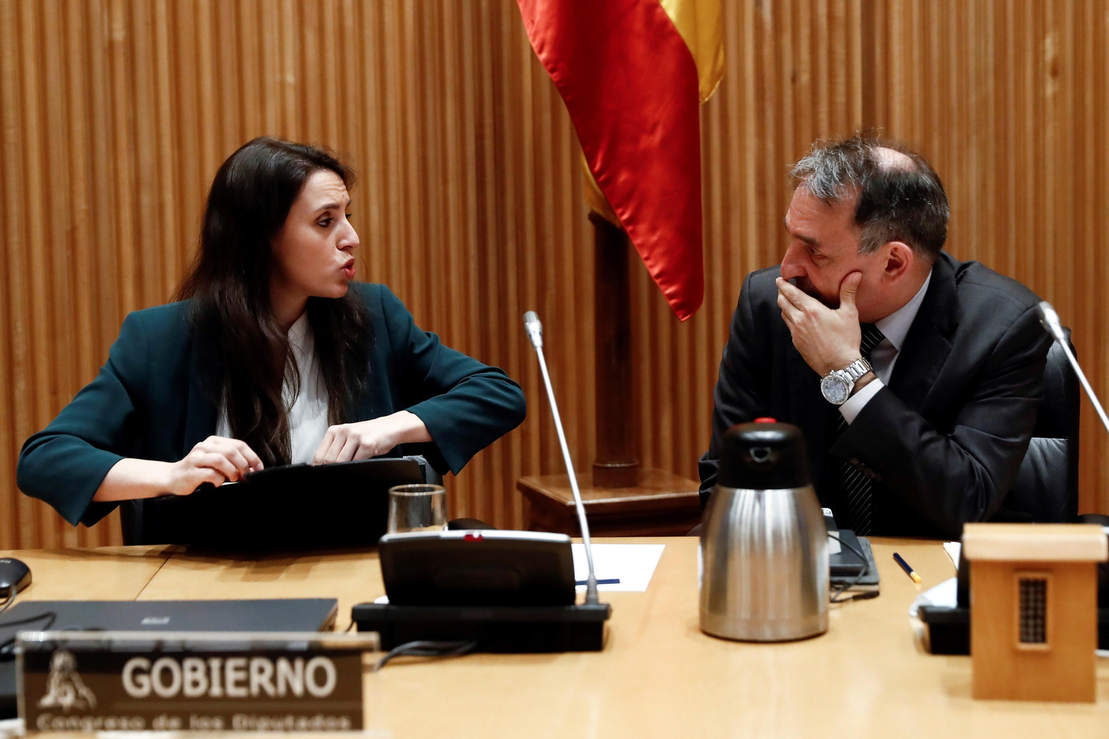 La ministra de Igualdad, Irene Montero (i)