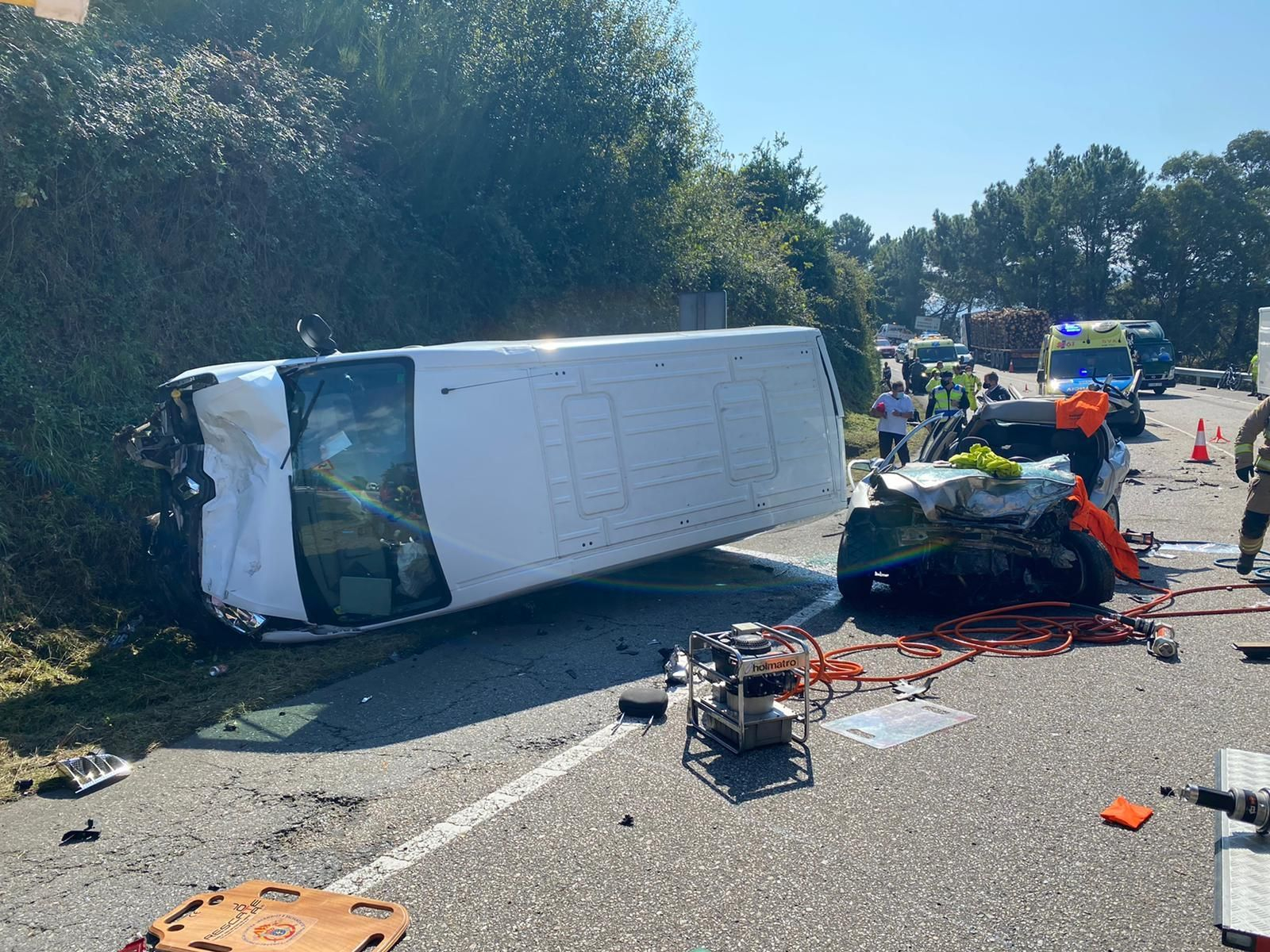 Excarcelan a una persona tras una colisión múltiple en la N-550 en Redondela // Alberte