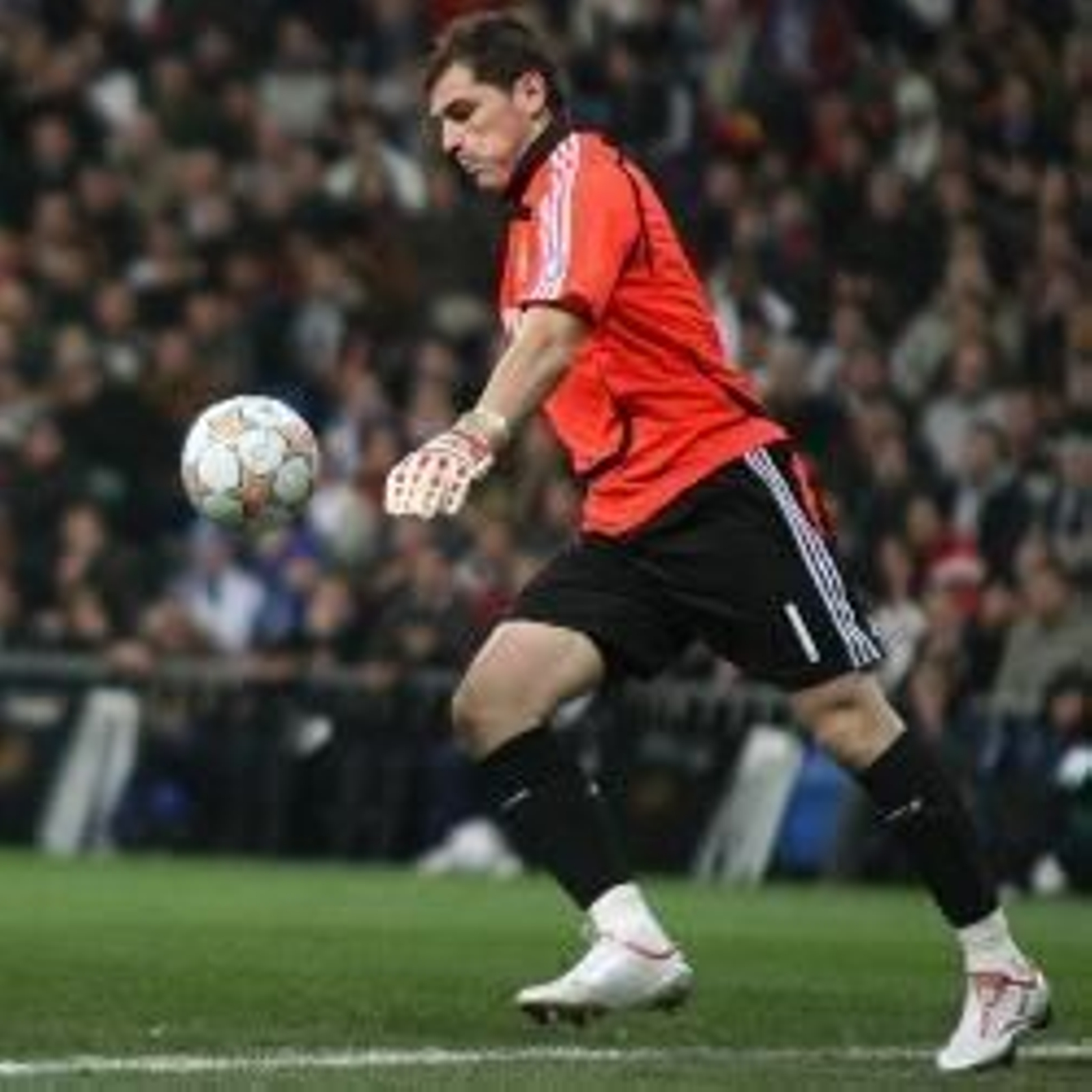 Iker Casillas, durante un partido. (Foto: Archivo)