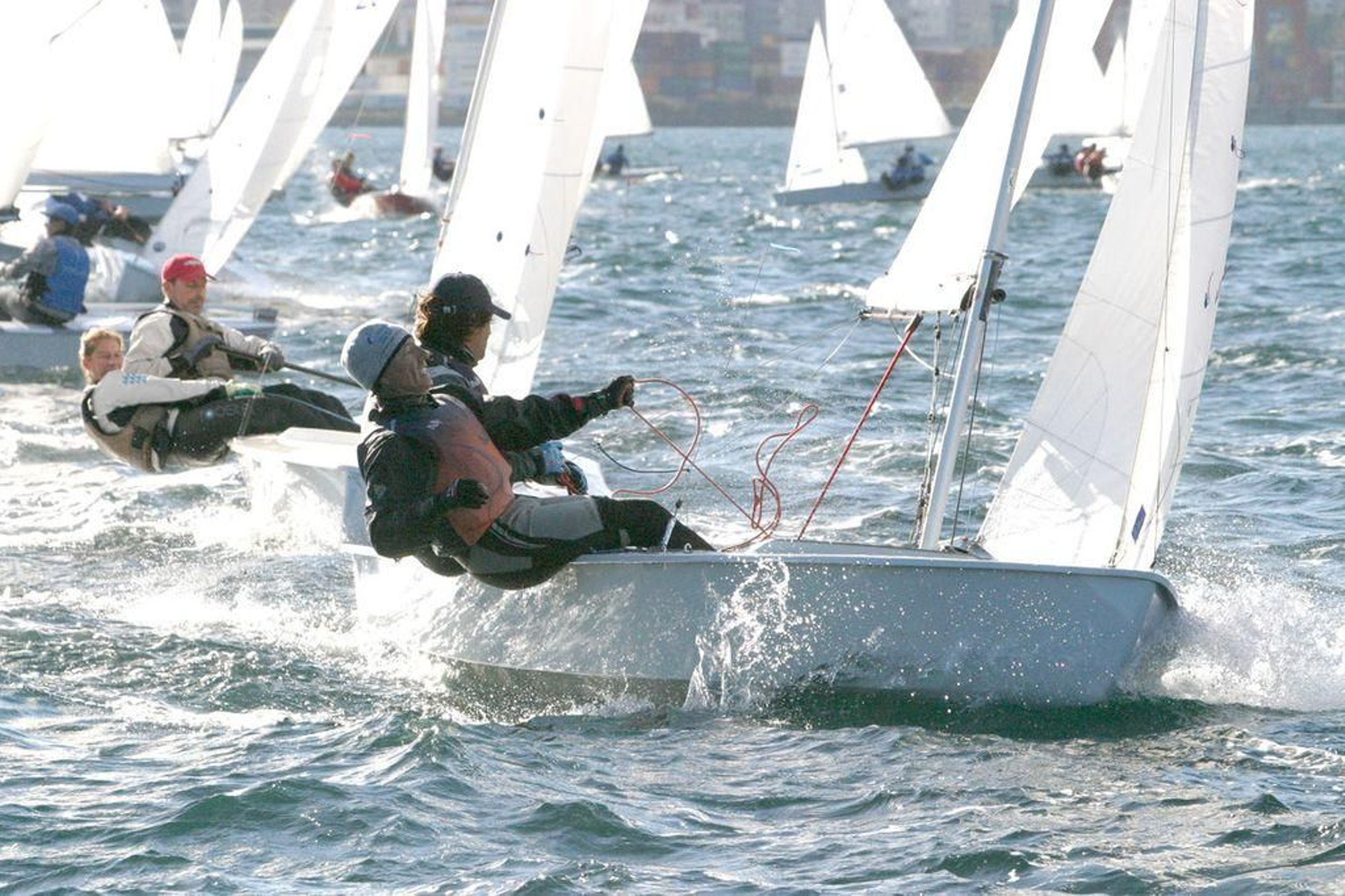 Un momento de la segunda jornada de competición en el Memorial Cholo Armada, que se llevó a cabo ayer en aguas de la Ría  de Vigo.