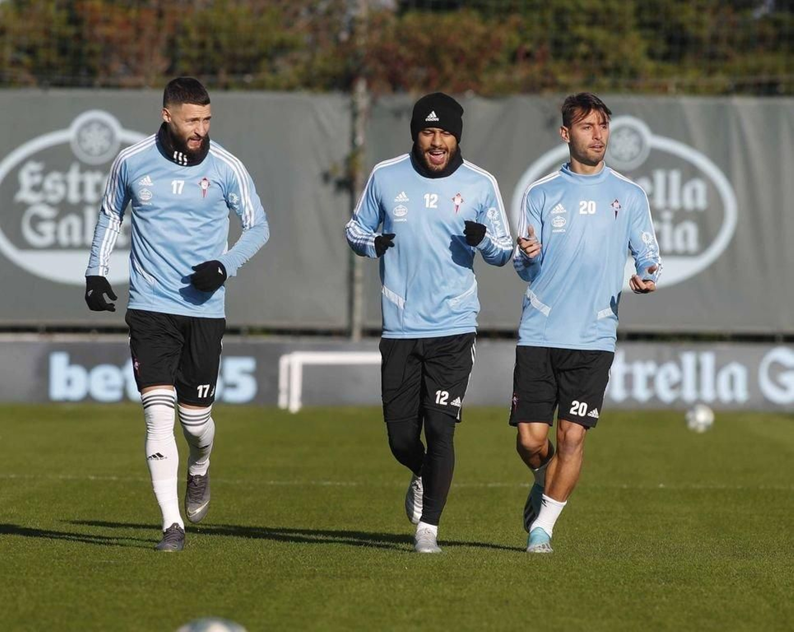 David Juncá, Rafinha Alcántara y Kevin Vázquez corrieron ayer al margen del grupo.