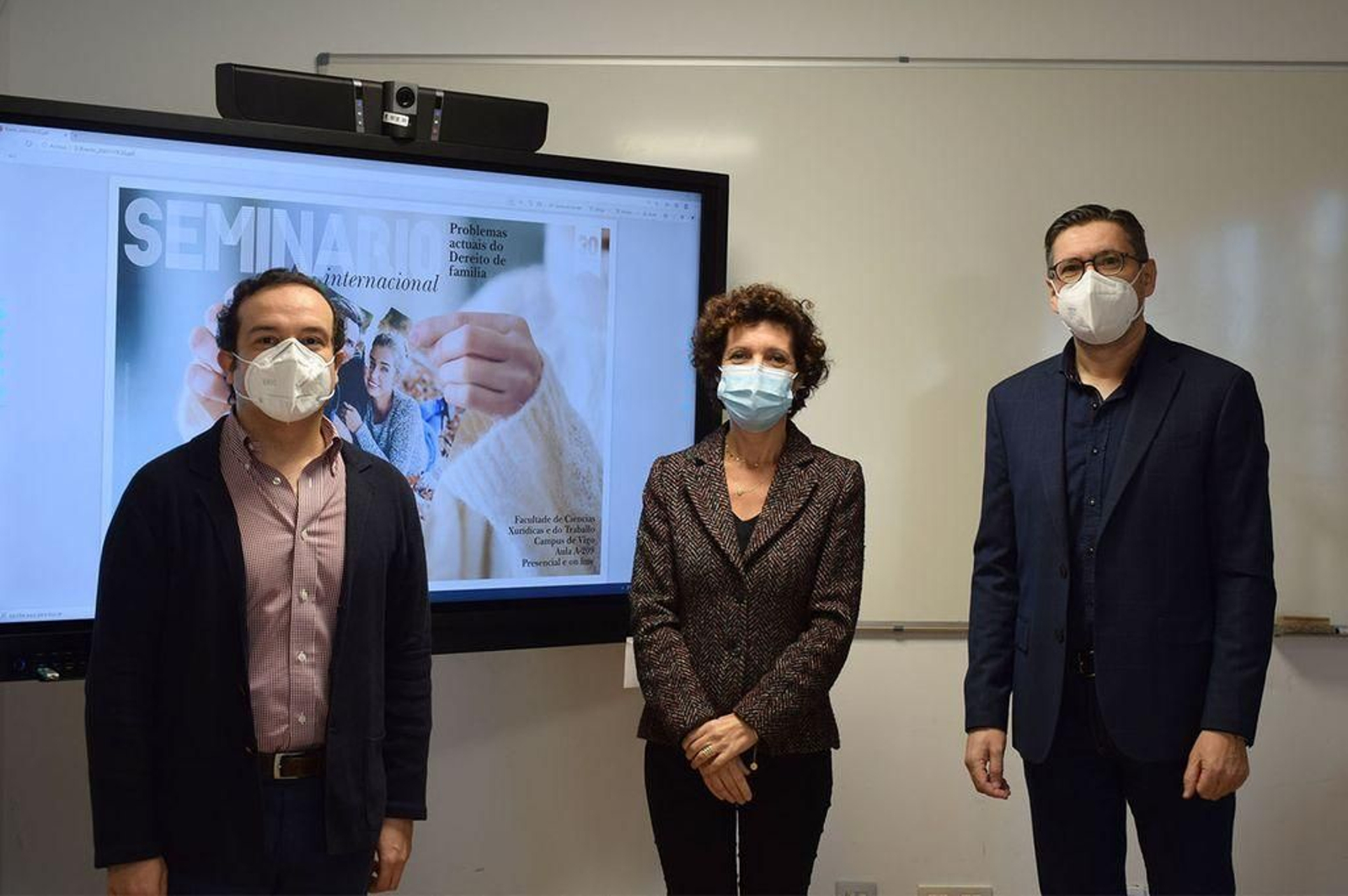 La directora del seminario, Esther Pillado, acompañada de los  profesores Tomás Farto y  Pablo Grande.