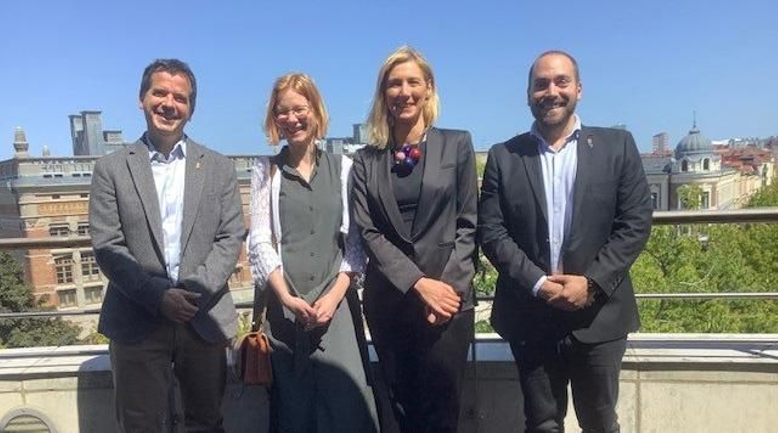 De izquierda a derecha, el consejero de Desarrollo Económico y Empresarial, Mikel Irujo; Erdmuthe Klaer-Morselli, secretaria general adjunta de REVES; Ana Umbelino, presidenta de REVES; y Sergio Pérez García, director general de Acción Exterior del Gobierno de Navarra
