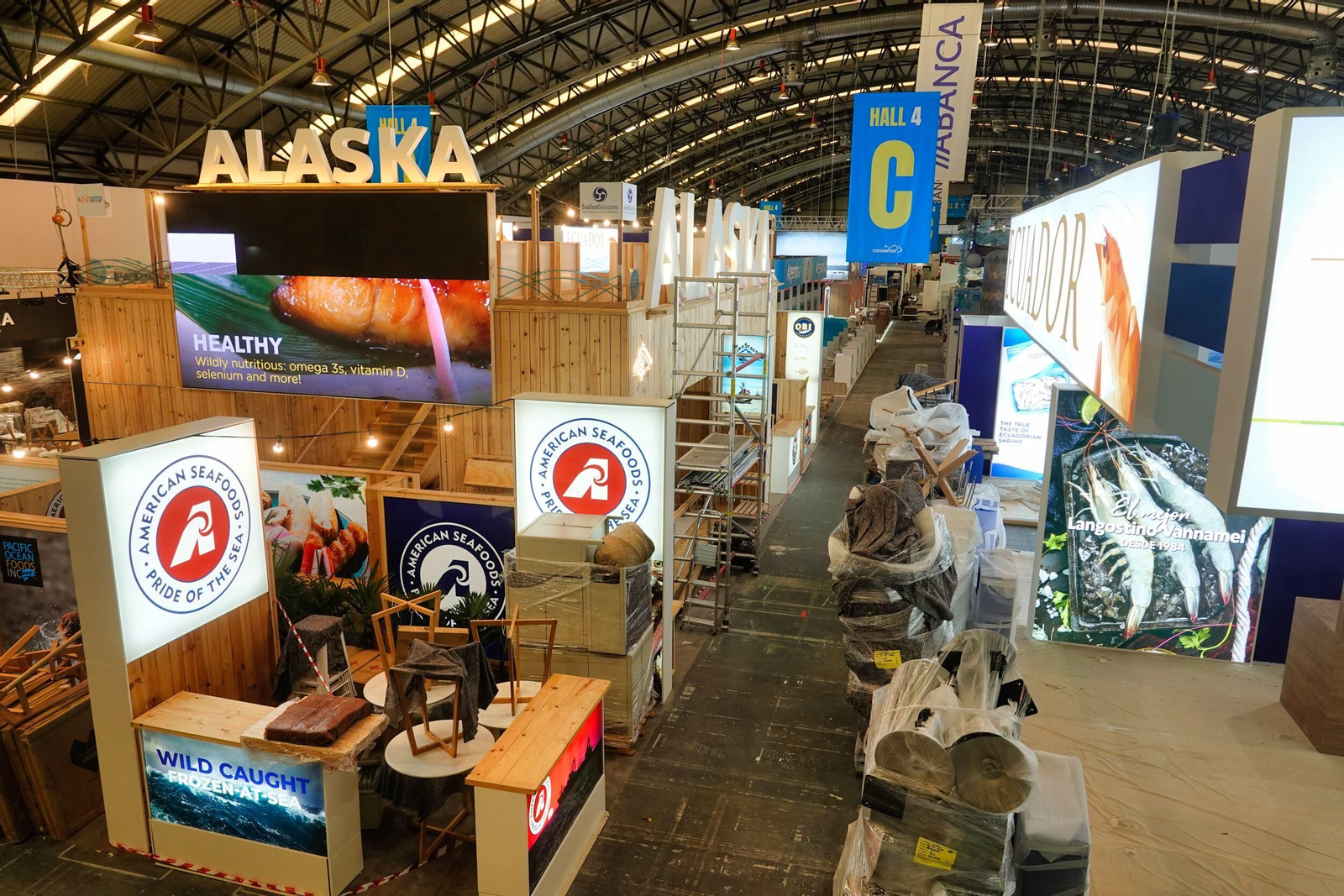Montaje de la feria de Conxemar en el Ifevi.