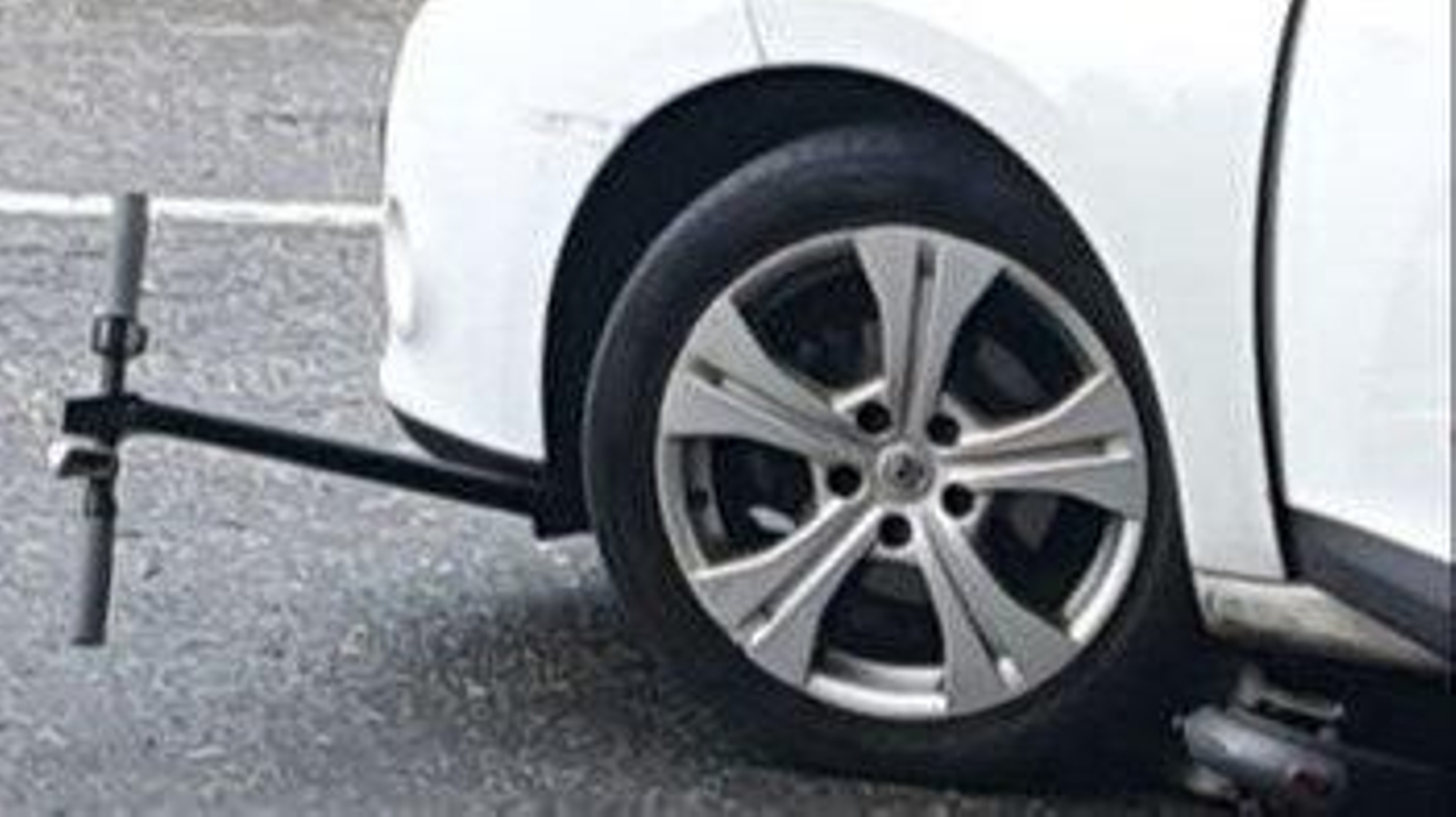 Imagen de un accidente con un patinete en la calle Pracer.