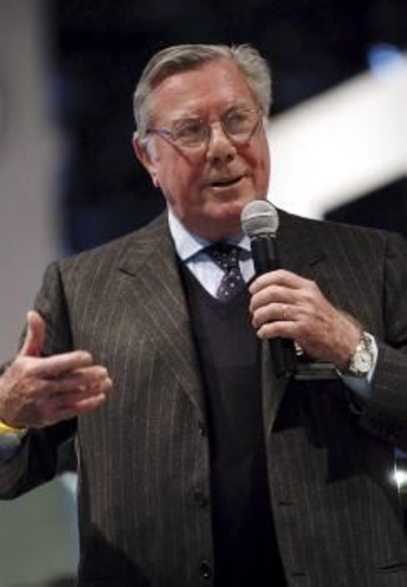 Foto de archivo tomada el 5 de enero de 2004 del ingeniero Sergio Pininfarina durante su participación en el Salón Internacional del Automóvil de Detroit